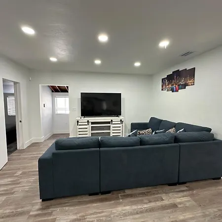 Entire 3/1 House Near Wynwood! Villa